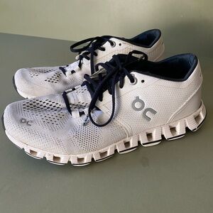 On Running Women’s White Running Shoes – Size 7 (EU 38)